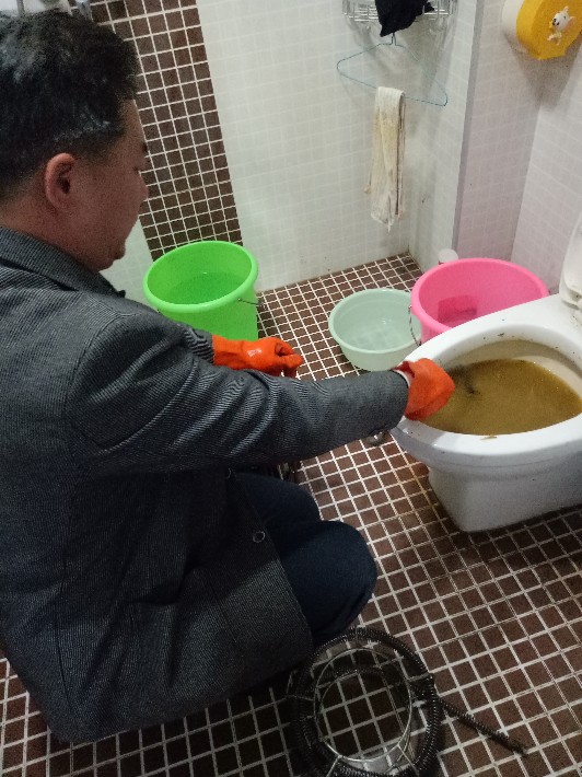 济南文贤居附近疏通下水道-高压清洗管道和水沟