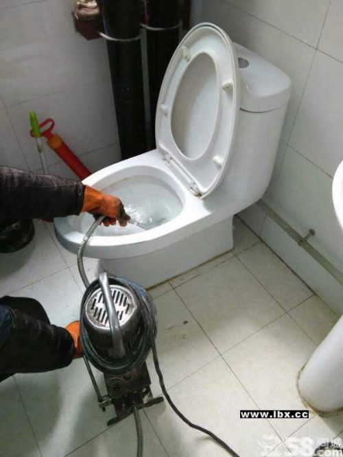 济南乐山小区附近疏通公司维修水箱疏通安装马桶快速上门