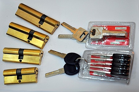 济南燕山立交桥附近开锁公司、名士豪庭 浆水泉路开锁换指纹锁