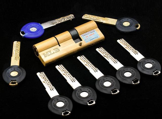 济南腊山河东路附近开锁公司电话,汽车开锁随叫随到