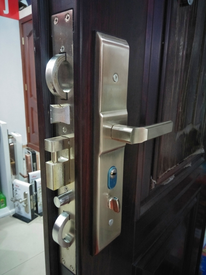 济南市中区开锁公司、电话/各类防盗门换锁芯 全市连锁