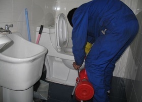 济南泺文路附近疏通公司：疏通下水道蹲便马桶地漏菜池浴缸