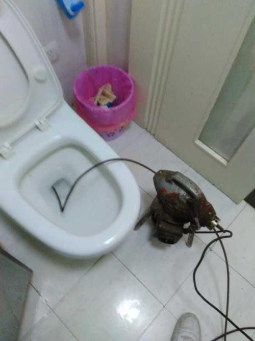 济南市中区疏通公司：师傅电话，不通不收费，价格合理，完美