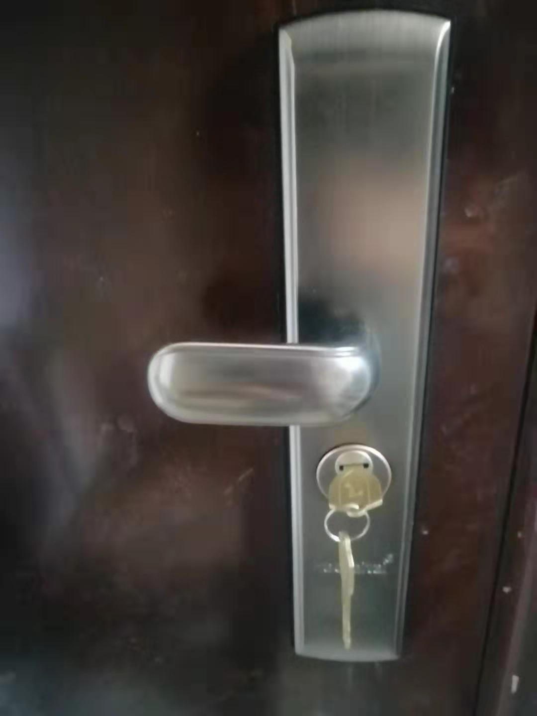 星耀五洲中海公园城附近防盗门上门开锁换锁、开汽车锁电话