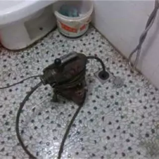 济南康城花园附近疏通马桶维修水箱服务公司：价格便宜