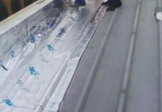 毕节平台渗水维修毕节阳光房漏水维修_团队合作