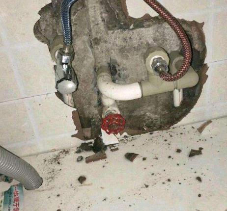 宜宾卫生间漏水维修宜宾洗手间补漏_师傅