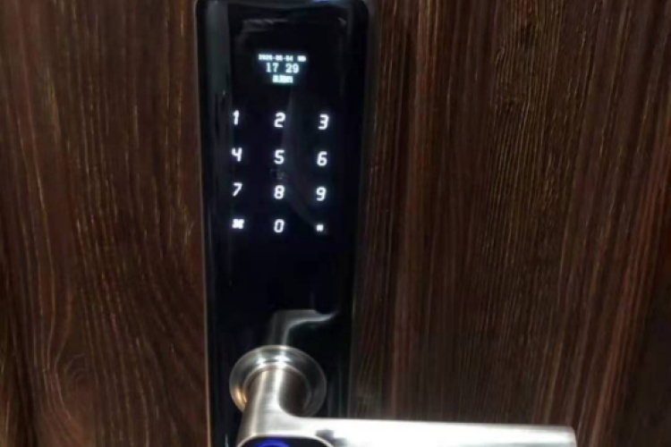 济南红家楼附近小区开各种锁芯，价格透明；换指纹锁，科技*