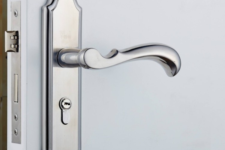 济南制锦市附近开保险柜，换指纹锁 24小时营业