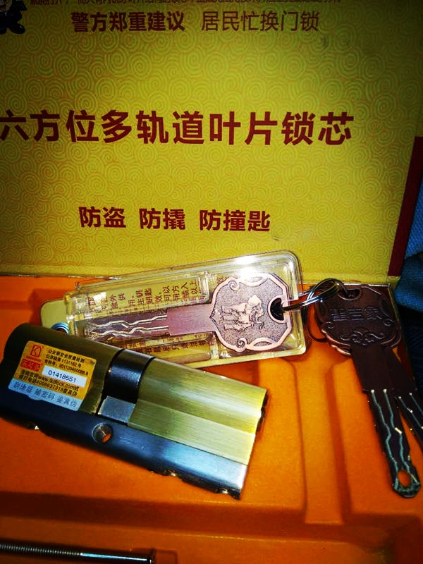 济南恒生伴山附近开锁修防盗门，本地师傅换锁芯专业上门开锁