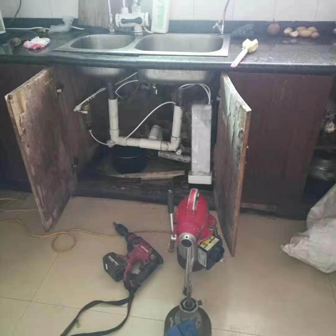 马桶疏通2.jpg 马桶疏通2.jpg