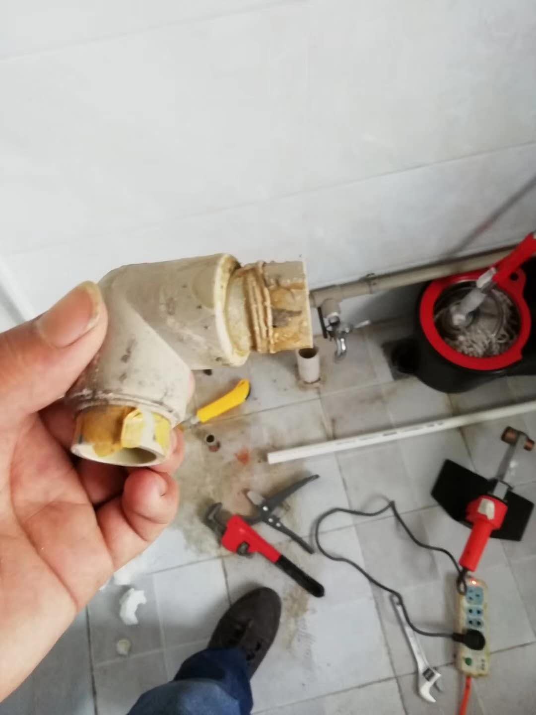 西安市维修水管水龙头、水管漏水安装改造,换角阀,花洒