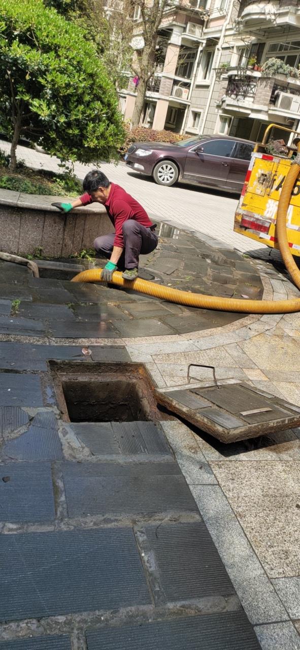 饭店酒店油污疏通清洗隔油池提供隔油池清理服务