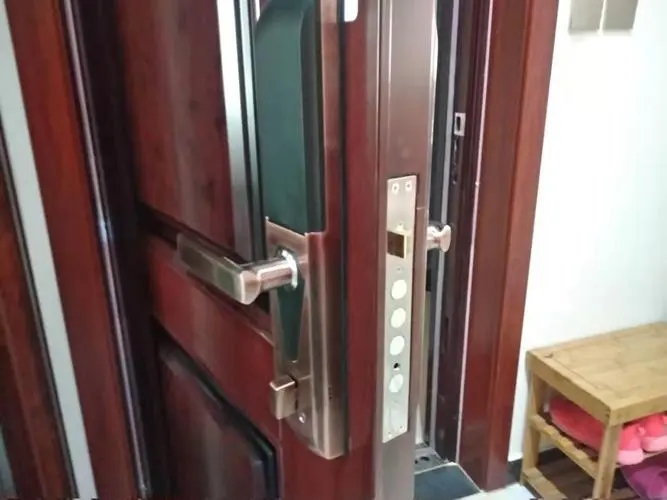 防盗门锁坏了打不开，怎么处理？需要求助开锁师傅吗？