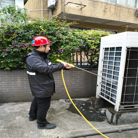 西安空调充氟加氟-给空调加冷媒清洗保养