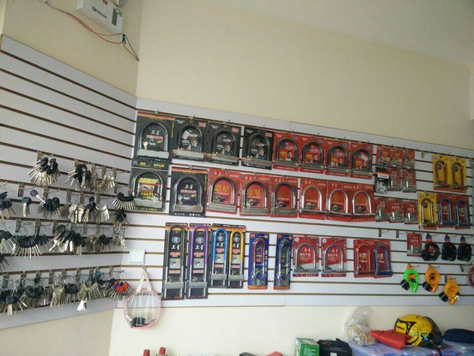 济南阳光100附近开锁公司电话 汽车开锁安装车位锁