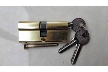 济南金科城附近开锁公司电话/防盗门安装密码锁 本地师傅