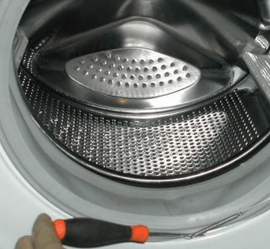 滚筒洗衣机机门漏水的原因有哪些？如何维修洗衣机机门漏水问题？