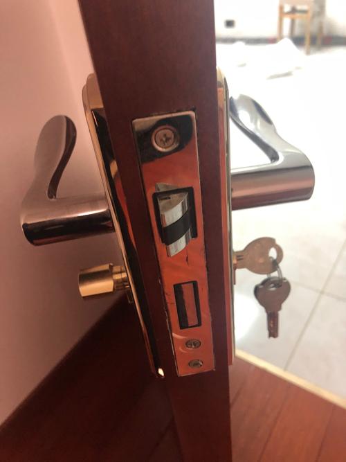 防盜門的鑰匙丟了，如何開鎖？