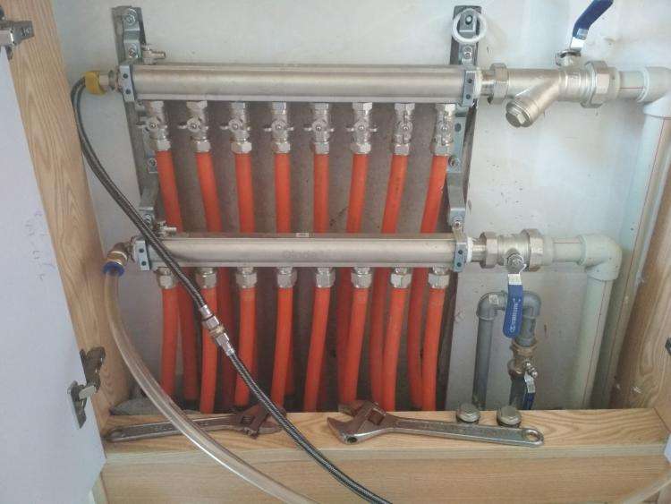 西安科技路暖气片清洗价格_更换分水器_安装暖气片