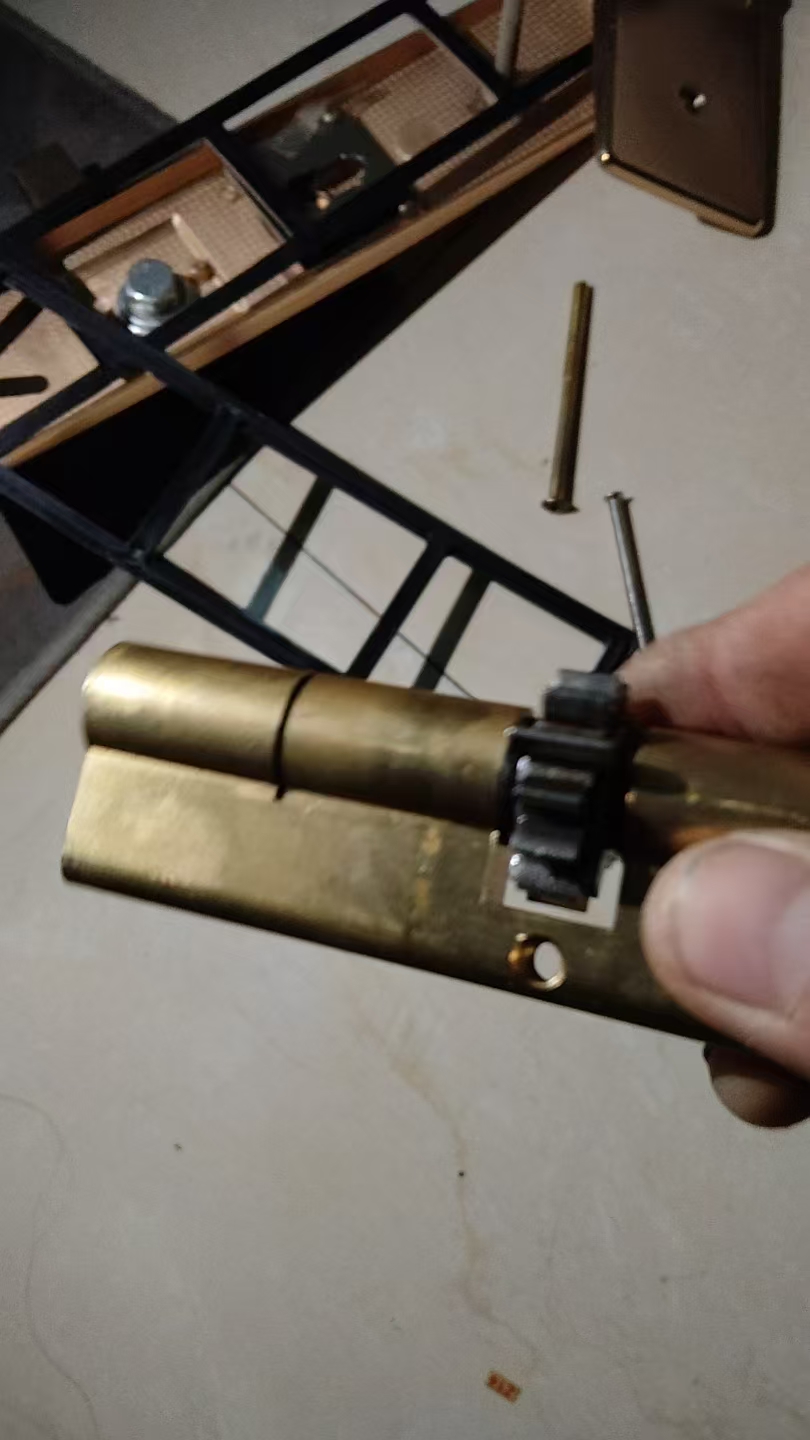 自贡市开电子密码锁 - 附近开锁公司 - 远程指导无果上门