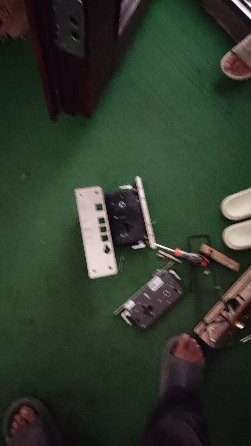 自贡市开锁公司 - 换锁师傅 - 多品牌防盗门适配性强