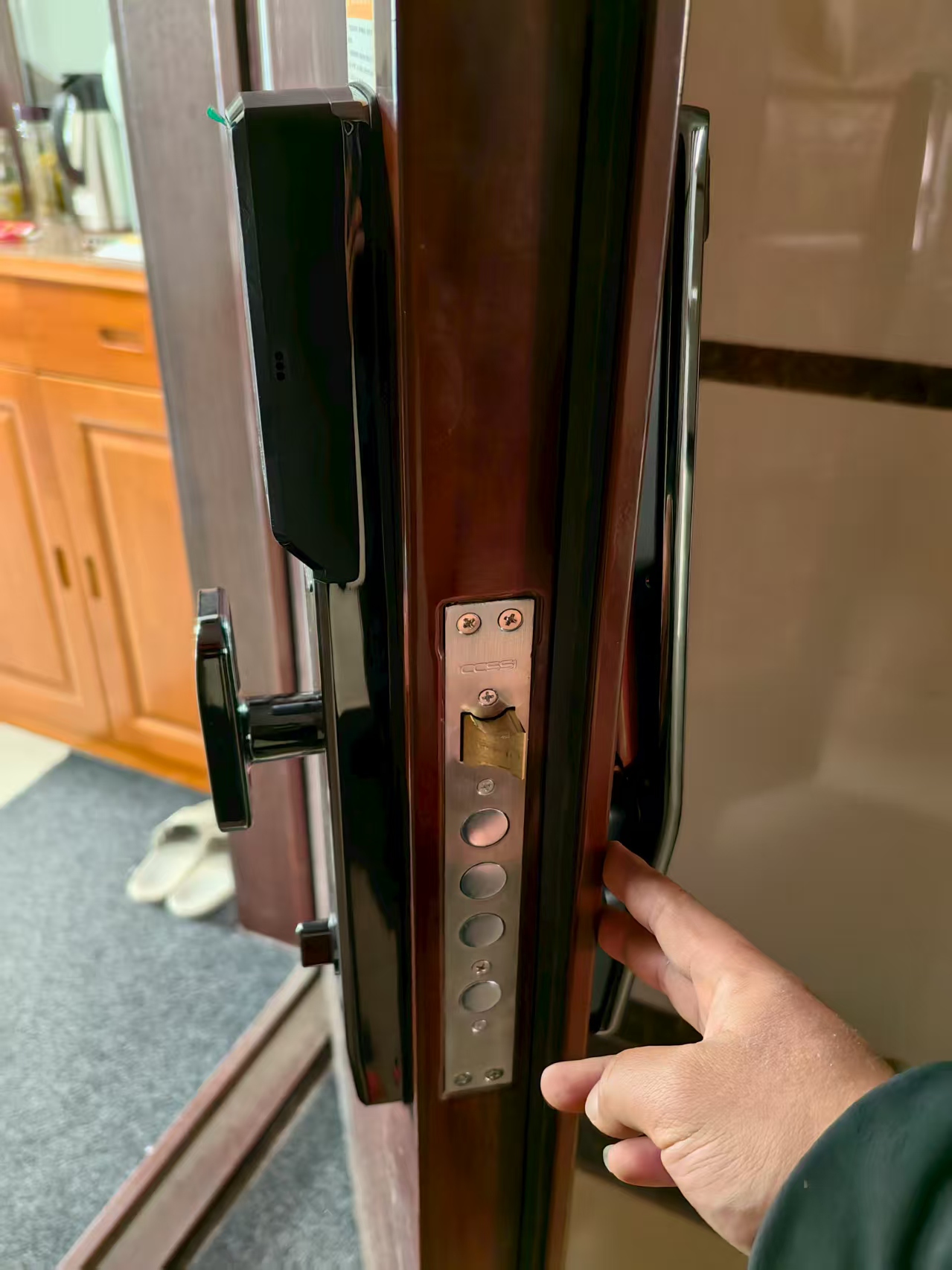 自贡市开指纹锁 - 防盗门开锁 - 智能防盗门无损开启