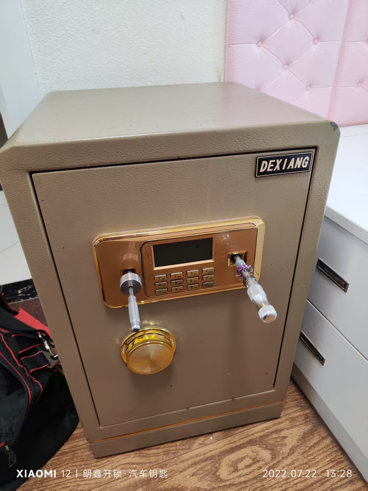 自贡市防盗门开锁 - 修锁公司 - 防撬门开锁技术过硬