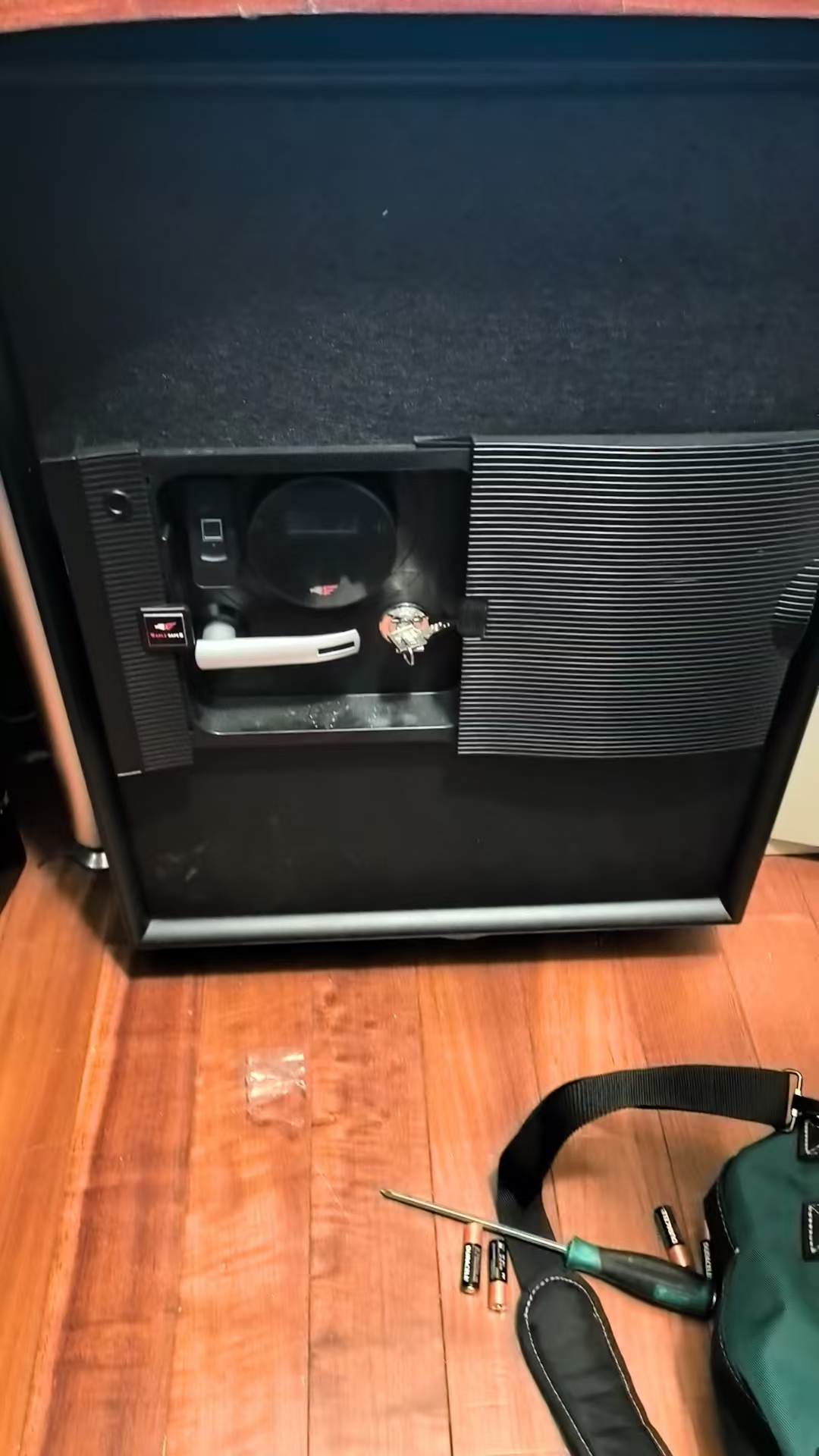 自贡市东方大王保险柜维修-24小时厂家客服维修热线