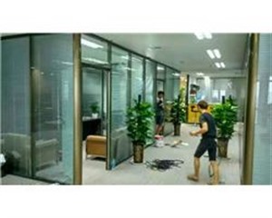 郑州玻璃门办公室玻璃隔断，郑州玻璃隔断图片，郑州玻璃隔断供应