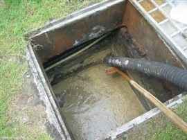 虹口区三河路全城抽粪，污水池处理