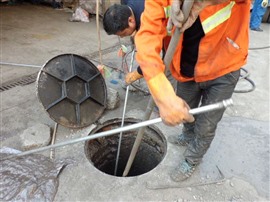 静安区汶水路清理污水池、抽粪