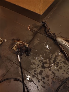 南头附近小区疏通下水道