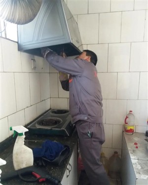 北京专业家电清洗公司、洗衣机清洗师傅、油烟机清洗、冰箱清洗