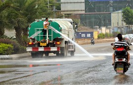 杭州高端洒水车出租高压清洗路面墙面管道及影视拍摄倾盆大雨