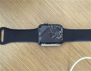 apple watch外屏磕伤屏裂换屏北京苹果watch专修