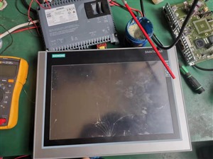 维修西门子TP1500开机显示白屏主板不启动故障维修