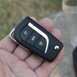 广州萝岗区汽车上门开锁，维修汽车芯片钥匙，匹配汽车芯片钥匙
