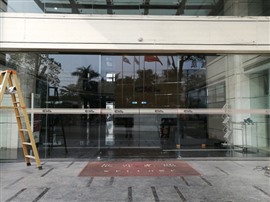 东莞自动门维修，东莞感应门维修，东莞玻璃门维修，维修玻璃门