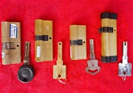 渝北区防盗门维修师傅，重庆渝北美心防盗门维修师傅，换锁芯修锁