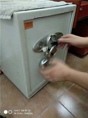 东阳镇疏通下水管道厕所开锁换锁芯上门修门保险柜