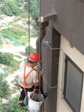 西安高空蜘蛛人安装维修外墙雨水管周全建筑公司