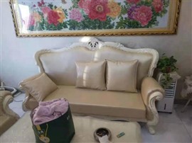 小艺沙发维修店