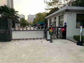 卷帘门，快速门，保温门，水晶门，伸缩门，感应门，防火门