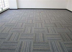 杭州西湖区师傅铺地毯清洗地毯维修，方块地毯拼铺，地板维修