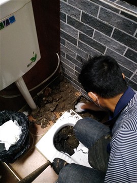 容桂请个疏通厕所的需要多少钱高压车疏通管道贵吗