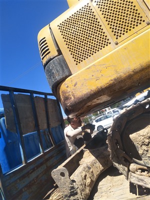 附近挖掘机维修师傅（挖掘机维修电话）挖掘机维修店