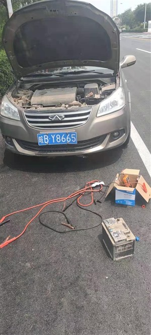 泉州市汽车道路24小时救援电话，拖车送油搭电开锁