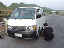 全国汽车补胎换胎热线-附近师傅快速上门