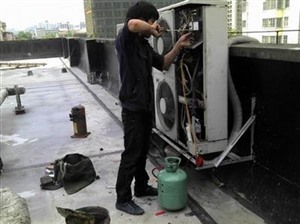 兰州志高空调维修点电话-专业维修加氟-安装拆机 